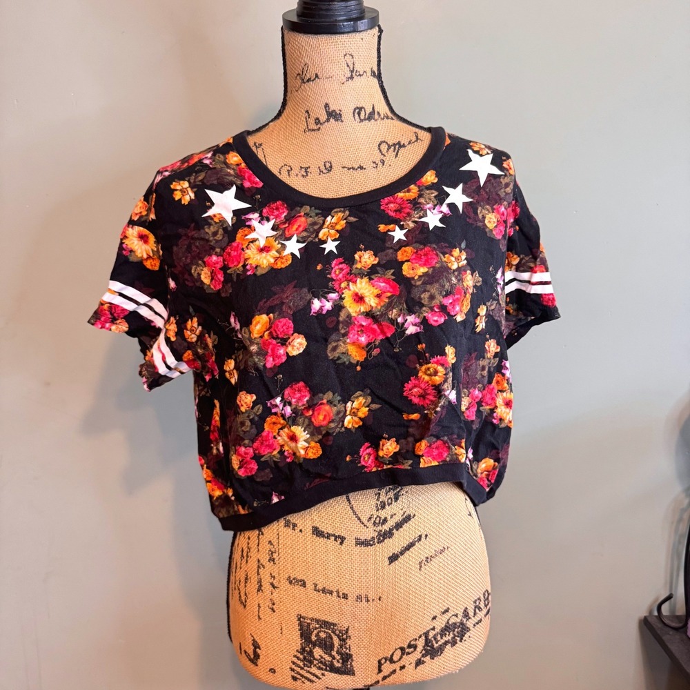 Bongo Floral Star Crop Top Short Sleeve Black Pink Large